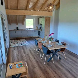 Unsere Ferienwohnung 🌄

#urlaubaufdembauernhof #ferienwohnung #landurlaub #bergblick #allgäu #hochgrat
